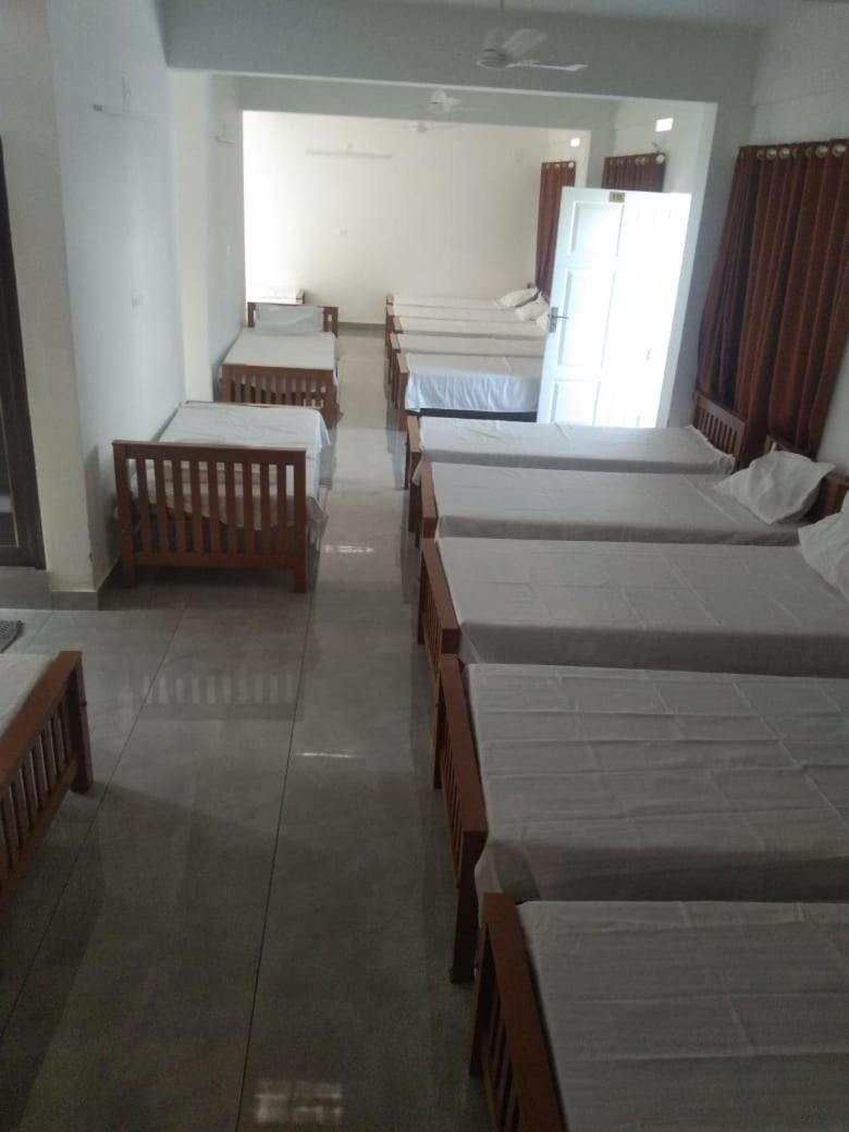 Jayalakshmi Rooms Vaduvanchal Εξωτερικό φωτογραφία