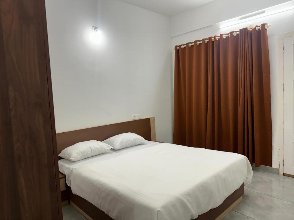 Jayalakshmi Rooms Vaduvanchal Εξωτερικό φωτογραφία